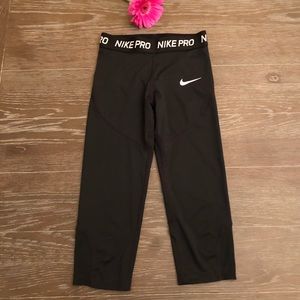 Girls Black Nike Capri Workout Leggings Medium